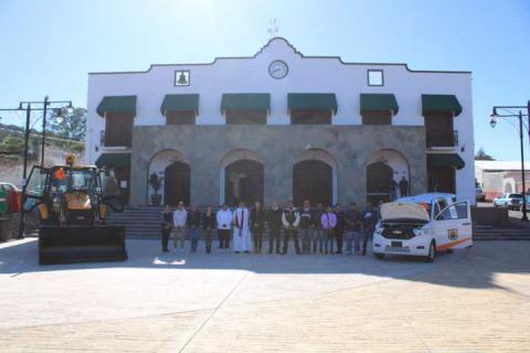 Atlangatepec fortalece su infraestructura municipal con entrega de maquinaria y vehículo imagen 7