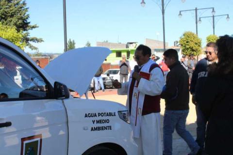 Atlangatepec fortalece su infraestructura municipal con entrega de maquinaria y vehículo imagen 11