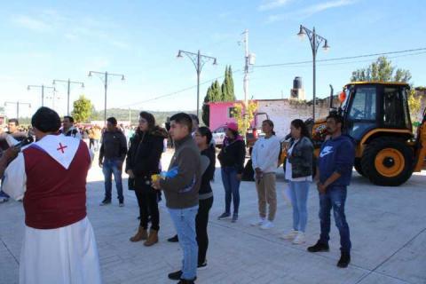 Atlangatepec fortalece su infraestructura municipal con entrega de maquinaria y vehículo imagen 14