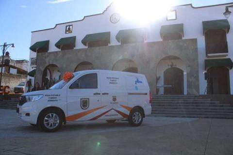 Atlangatepec fortalece su infraestructura municipal con entrega de maquinaria y vehículo imagen 2