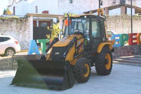 Atlangatepec fortalece su infraestructura municipal con entrega de maquinaria y vehículo imagen 20