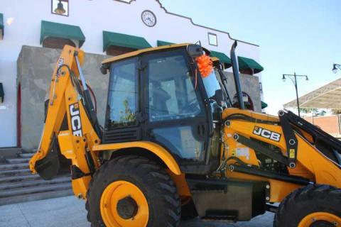 Atlangatepec fortalece su infraestructura municipal con entrega de maquinaria y vehículo imagen 18