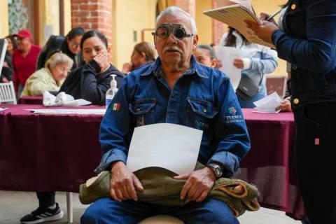 Entregan en Tlaxco armazones de lentes para mejorar salud visual de 800 personas imagen 3