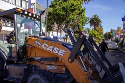 Encabeza Javier Rivera rehabilitación de guarniciones y banquetas en Avenida Hidalgo imagen 2