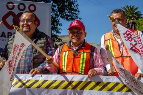 Encabeza Javier Rivera rehabilitación de guarniciones y banquetas en Avenida Hidalgo imagen 1