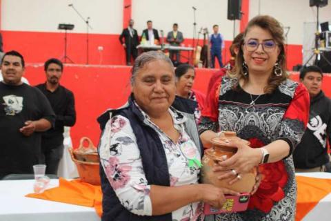 Atlangatepec honra a sus abuelitos con gran celebración en el Auditorio Beatriz Paredes Rangel imagen 22