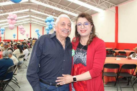 Atlangatepec honra a sus abuelitos con gran celebración en el Auditorio Beatriz Paredes Rangel imagen 24