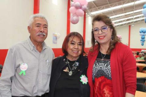 Atlangatepec honra a sus abuelitos con gran celebración en el Auditorio Beatriz Paredes Rangel imagen 10