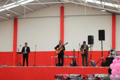 Atlangatepec honra a sus abuelitos con gran celebración en el Auditorio Beatriz Paredes Rangel imagen 5