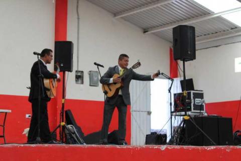 Atlangatepec honra a sus abuelitos con gran celebración en el Auditorio Beatriz Paredes Rangel imagen 4