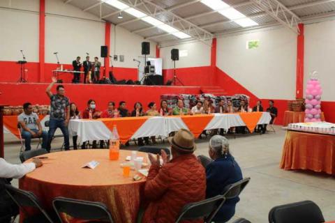Atlangatepec honra a sus abuelitos con gran celebración en el Auditorio Beatriz Paredes Rangel imagen 18