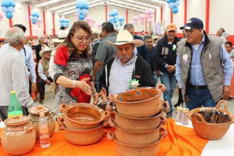 Atlangatepec honra a sus abuelitos con gran celebración en el Auditorio Beatriz Paredes Rangel imagen 32