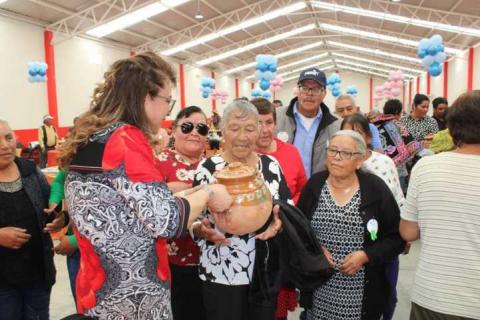 Atlangatepec honra a sus abuelitos con gran celebración en el Auditorio Beatriz Paredes Rangel imagen 36