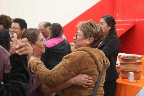 Atlangatepec honra a sus abuelitos con gran celebración en el Auditorio Beatriz Paredes Rangel imagen 6