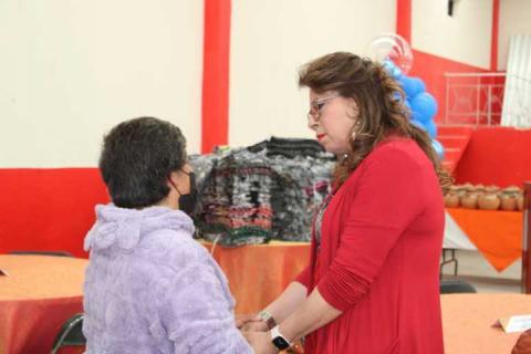 Atlangatepec honra a sus abuelitos con gran celebración en el Auditorio Beatriz Paredes Rangel imagen 3