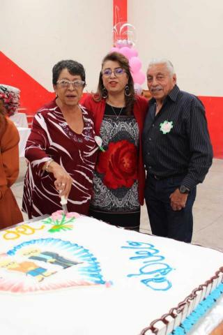 Atlangatepec honra a sus abuelitos con gran celebración en el Auditorio Beatriz Paredes Rangel imagen 35