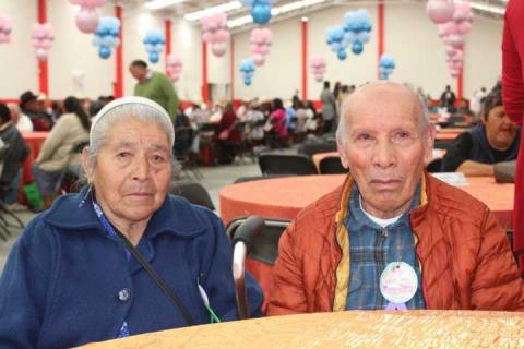 Atlangatepec honra a sus abuelitos con gran celebración en el Auditorio Beatriz Paredes Rangel imagen 14