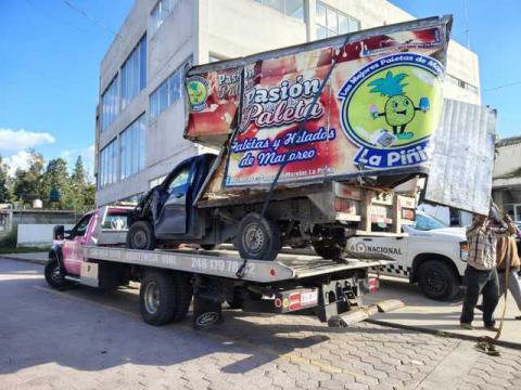 Sin heridos, pero con daños materiales: Tren impacta camioneta en Contla imagen 5