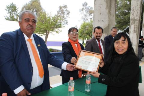 El reconocimiento a los trabajadores de la educación es permanente: Homero Meneses