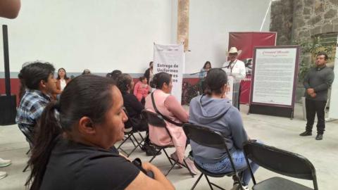 Entrega SEPE-USET uniformes gratuitos en Yauhquemehcan imagen 3