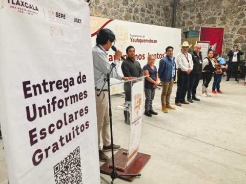 Entrega SEPE-USET uniformes gratuitos en Yauhquemehcan imagen 2