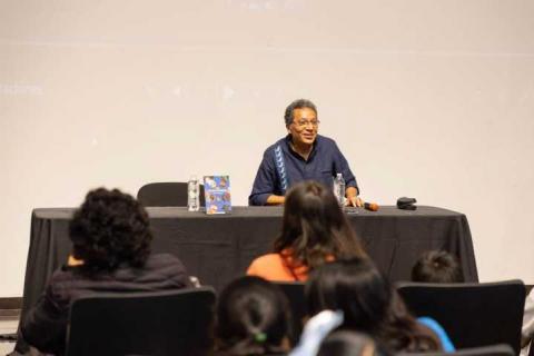 Continua el ciclo de conferencias “Conoce Huamantla” con la presentación del libro “Los Matachines” imagen 1