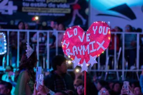 Raymix enciende “Tlaxcala, La Feria De Ferias 2025” y convierte el teatro del pueblo en una pista de baile imagen 2