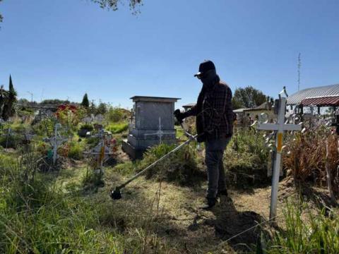 Gobierno de Papalotla realiza faena general en panteón municipal para ofrecer espacios dignos imagen 3