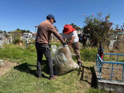 Gobierno de Papalotla realiza faena general en panteón municipal para ofrecer espacios dignos imagen 4
