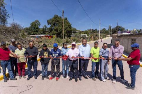 Javier Rivera y Valentín Larios entregan obras que mejoran la movilidad y el bienestar en Guadalupe Texcalac imagen 2