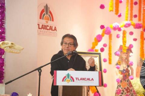 Ayuntamiento de Tlaxcala dedica su ofrenda monumental al Maestro Desiderio Hernández Xochitiotzin imagen 2