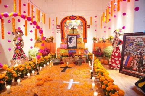 Ayuntamiento de Tlaxcala dedica su ofrenda monumental al Maestro Desiderio Hernández Xochitiotzin imagen 9