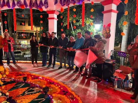 Con "Papalotla entre flores y recuerdos", Gobierno Municipal honra memoria y fomenta tradiciones del Día de Muertos imagen 3