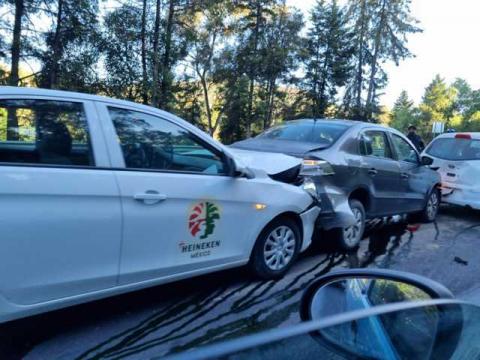 Se registra carambola entre cinco vehículos en la Tlaxcala-Apizaco a la altura de Ocotelulco imagen 2