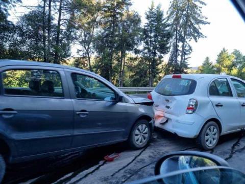 Se registra carambola entre cinco vehículos en la Tlaxcala-Apizaco a la altura de Ocotelulco imagen 3