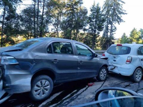 Se registra carambola entre cinco vehículos en la Tlaxcala-Apizaco a la altura de Ocotelulco imagen 4