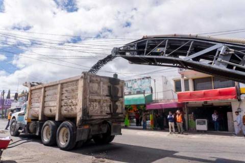 Con Javier Rivera, la Avenida Xicohténcatl se transforma con más de 4 mil m² de reencarpetamiento imagen 1