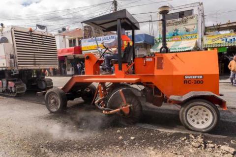 Con Javier Rivera, la Avenida Xicohténcatl se transforma con más de 4 mil m² de reencarpetamiento imagen 4