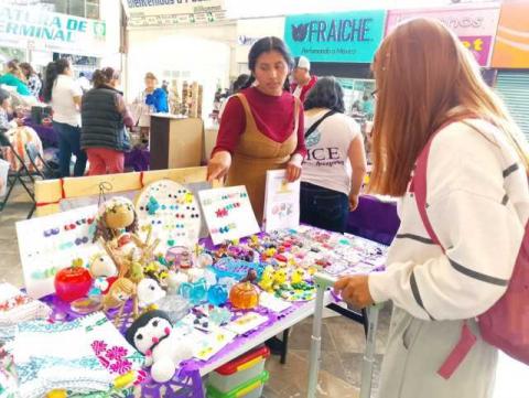 Artesanos de La Magdalena Tlaltelulco Destacan en Feria Artesanal ADO Puebla imagen 1