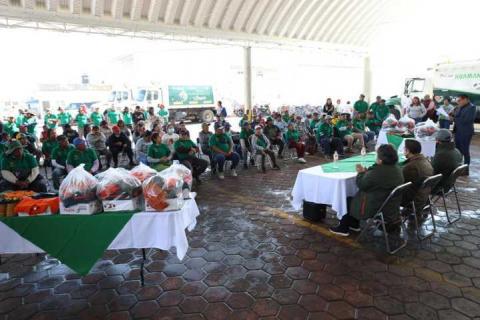 Salvador Santos reconoce la labor del personal de servicios públicos y entrega más de 100 uniformes imagen 10