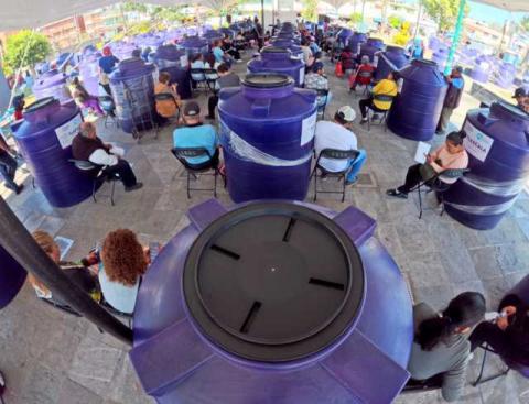 Entregan en Chiautempan tinacos Rotoplas a más de 100 familias imagen 3