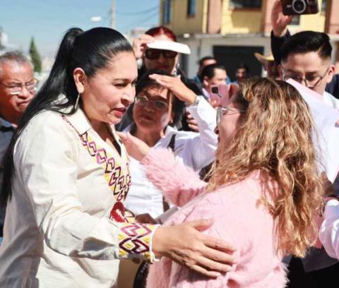 Recorre Ana Lilia Rivera municipios de Tlaxcala; informa casa por casa sus actividades legislativas imagen 5