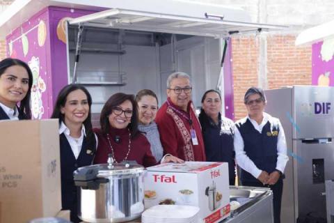 Entrega Gobernadora equipo a comedores escolares del SEDIF imagen 2