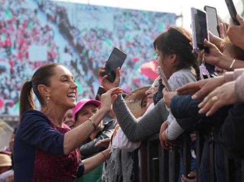Carlos Augusto Pérez Hernández asiste al festejo por 7 años de la Cuarta Transformación imagen 1