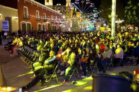 Chava Santos inaugura la Aldea Mágica 2025 en una noche llena de alegría y música imagen 11