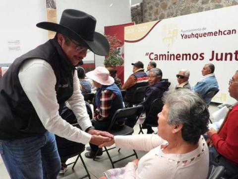 Entrega David Vega Terrazas despensas a Familias de la demarcación imagen 1