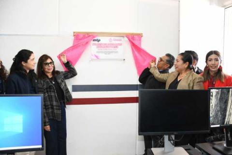 Inaugura alcaldesa Rocío Meléndez, Aula Multimedia donada por Mexico Telecom Partners imagen 1