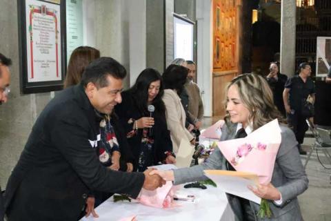 Carlos Augusto acompaña entrega de reconocimientos a mujeres destacadas imagen 1