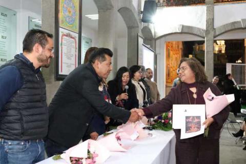 Carlos Augusto acompaña entrega de reconocimientos a mujeres destacadas imagen 2