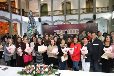 Carlos Augusto acompaña entrega de reconocimientos a mujeres destacadas imagen 4